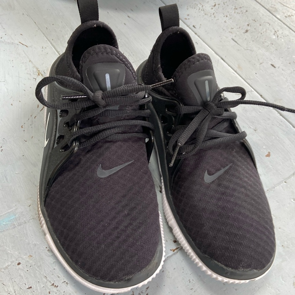 Women’s Nike shoe 8